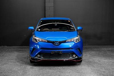 2017 Toyota C-HR - Thumbnail