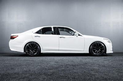 2013 Toyota Crown - Thumbnail