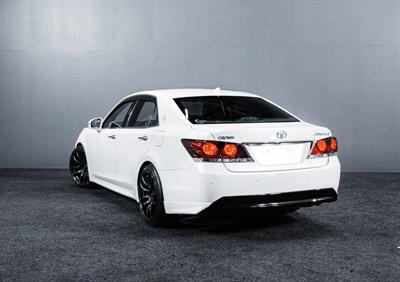 2013 Toyota Crown - Thumbnail