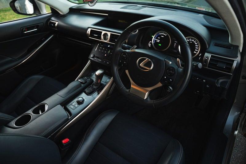2013 Lexus IS 300h