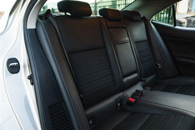 2013 Lexus IS 300h - Thumbnail