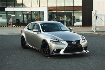 2013 Lexus IS 300h - Thumbnail