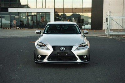 2013 Lexus IS 300h - Thumbnail