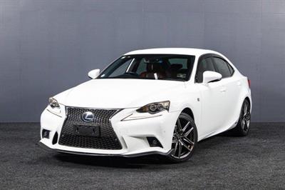 2014 Lexus IS 300h - Thumbnail