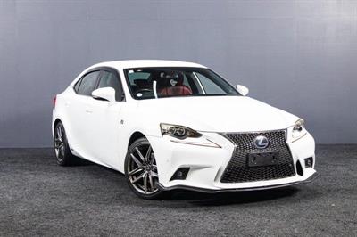 2014 Lexus IS 300h - Thumbnail