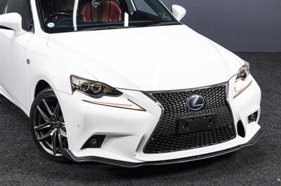 2014 Lexus IS 300h - Thumbnail