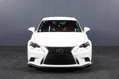 2014 Lexus IS 300h - Thumbnail