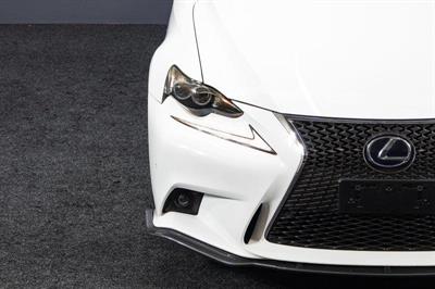 2014 Lexus IS 300h - Thumbnail