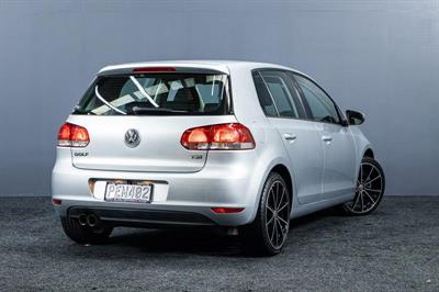 2011 Volkswagen Golf - Thumbnail
