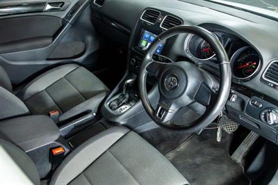 2011 Volkswagen Golf - Thumbnail