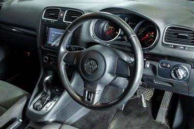 2011 Volkswagen Golf - Thumbnail
