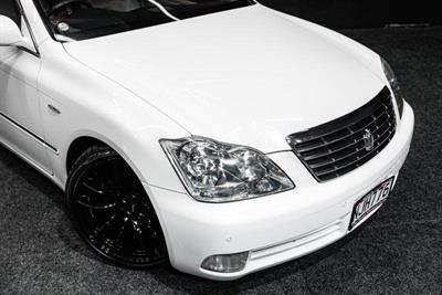 2005 Toyota Crown - Thumbnail