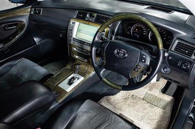 2004 Toyota Crown - Thumbnail