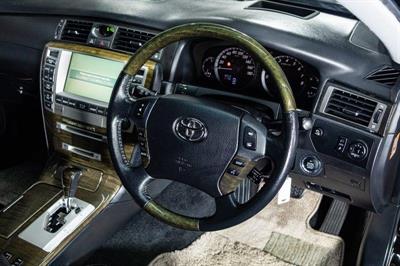 2004 Toyota Crown - Thumbnail