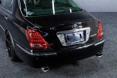 2004 Toyota Crown - Thumbnail