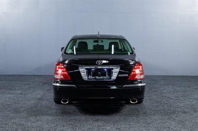 2004 Toyota Crown - Thumbnail