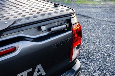 2017 Toyota Hilux - Thumbnail