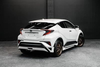 2017 Toyota C-HR - Thumbnail