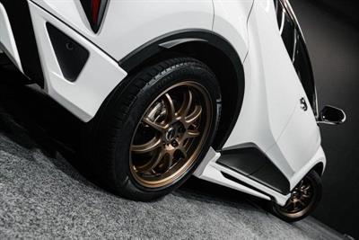 2017 Toyota C-HR - Thumbnail