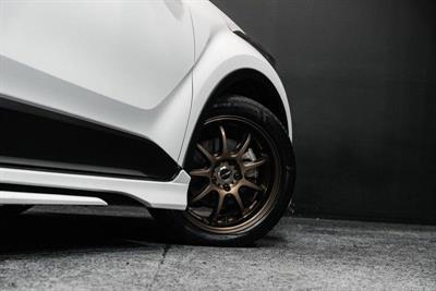 2017 Toyota C-HR - Thumbnail