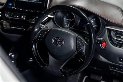 2017 Toyota C-HR - Thumbnail