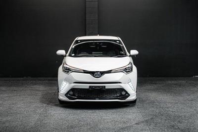 2017 Toyota C-HR - Thumbnail