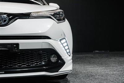 2017 Toyota C-HR - Thumbnail