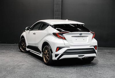 2017 Toyota C-HR - Thumbnail