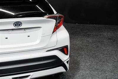 2017 Toyota C-HR - Thumbnail