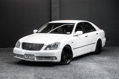 2004 Toyota Crown - Thumbnail
