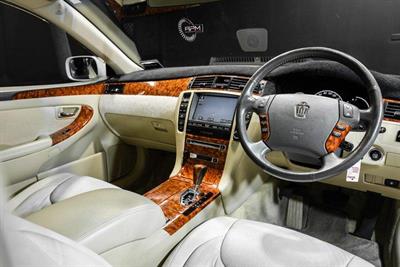 2004 Toyota Crown - Thumbnail