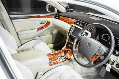 2004 Toyota Crown - Thumbnail