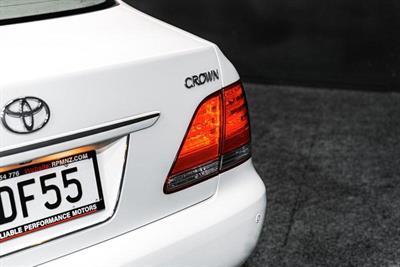 2004 Toyota Crown - Thumbnail