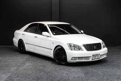 2004 Toyota Crown - Thumbnail