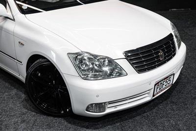 2004 Toyota Crown - Thumbnail
