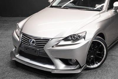 2014 Lexus IS 300h - Thumbnail