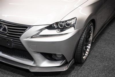 2014 Lexus IS 300h - Thumbnail