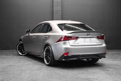 2014 Lexus IS 300h - Thumbnail