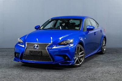 2014 Lexus IS 300h - Thumbnail