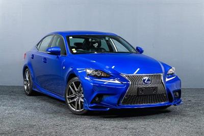 2014 Lexus IS 300h - Thumbnail