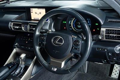 2014 Lexus IS 300h - Thumbnail