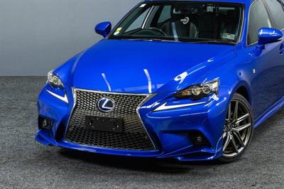 2014 Lexus IS 300h - Thumbnail