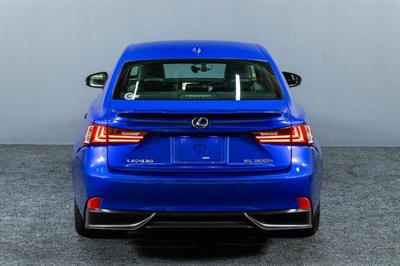 2014 Lexus IS 300h - Thumbnail