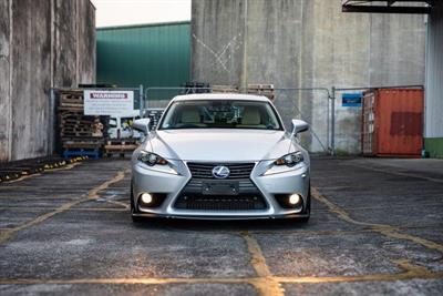 2013 Lexus IS 300h - Thumbnail