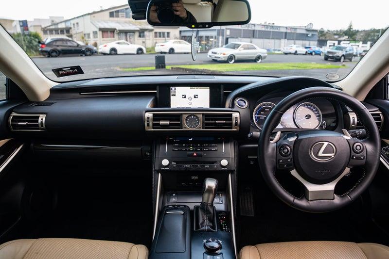 2013 Lexus IS 300h