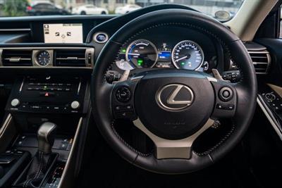 2013 Lexus IS 300h - Thumbnail