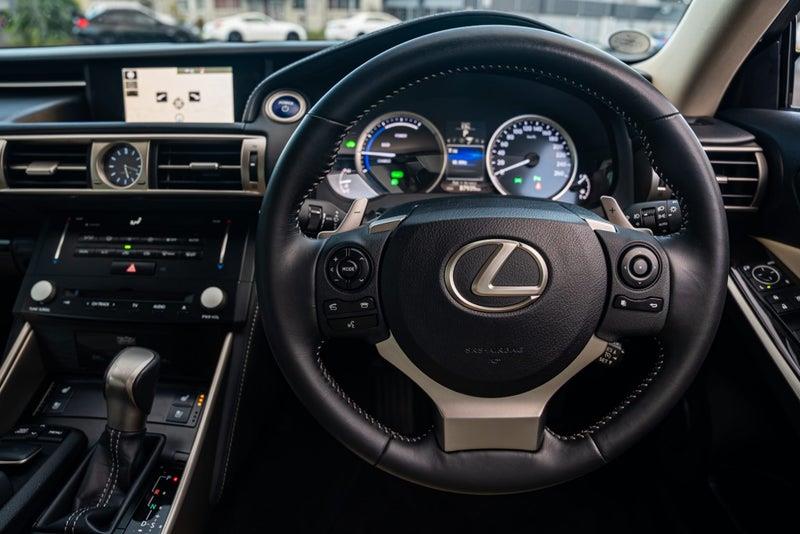 2013 Lexus IS 300h