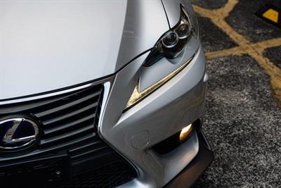 2013 Lexus IS 300h - Thumbnail