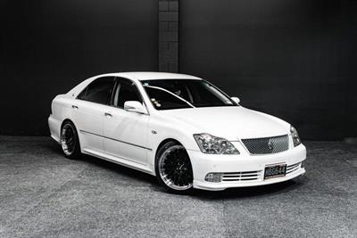 2004 Toyota Crown - Thumbnail