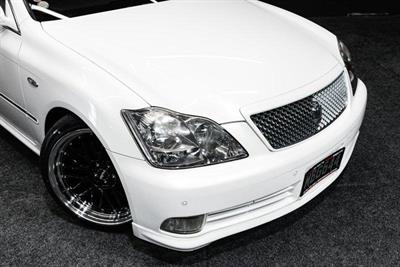 2004 Toyota Crown - Thumbnail